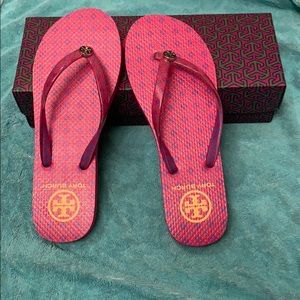 ✨Tory Burch flip flops✨